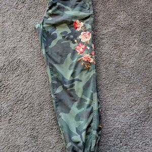 DRIFTWOOD Women's Camouflage Floral Joggers